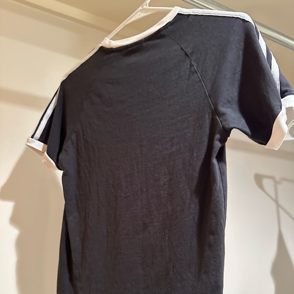ADICOLOR CLASSICS 3-STRIPES TEE in Black - Picture 4 of 5